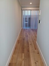 Roscoe Tower in Canoga Park, CA - Foto de edificio - Building Photo