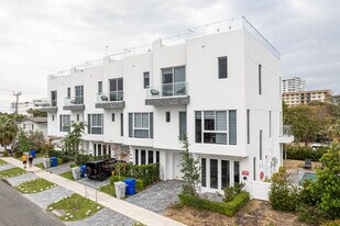 1006 N Riverside Dr in Pompano Beach, FL - Building Photo