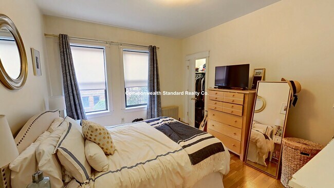 76 Quint Ave, Unit 7