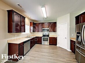5718 Parkstone Drive in Matthews, NC - Building Photo - Building Photo