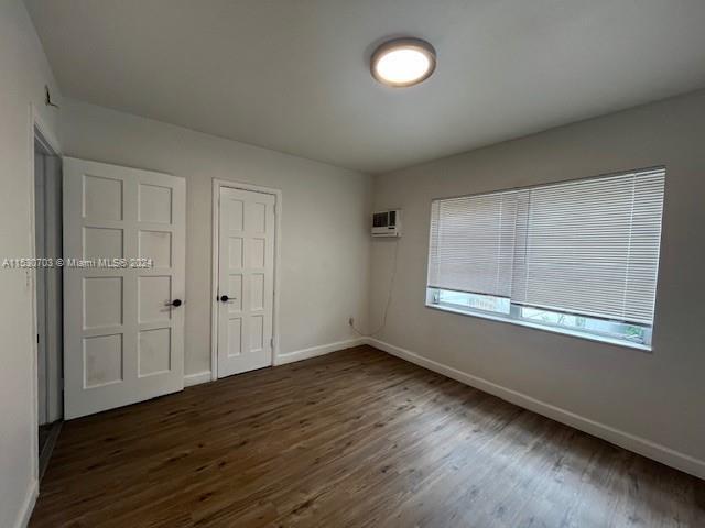541 SW 7th St-Unit -3 in Miami, FL - Building Photo - Building Photo