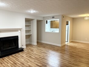 312 Park Ridge Cir in Marietta, GA - Building Photo - Building Photo