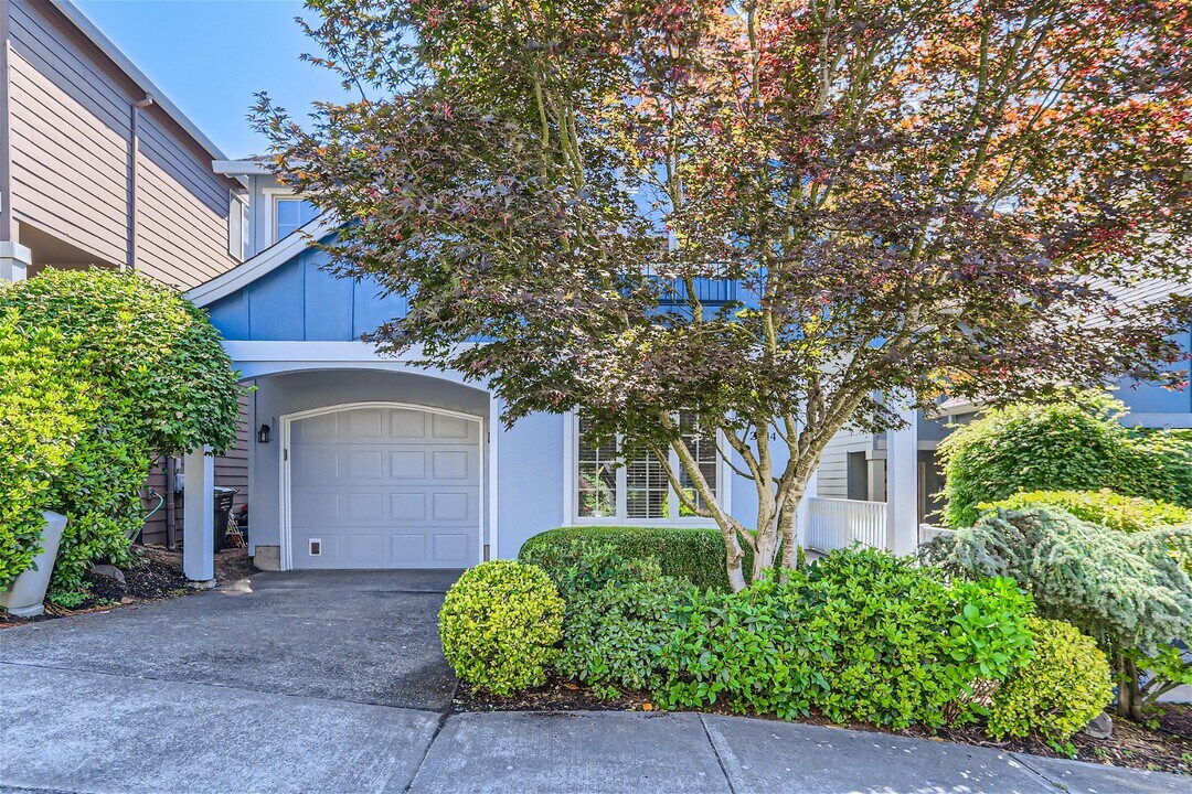 2514 NW Parnell Terrace in Portland, OR - Building Photo
