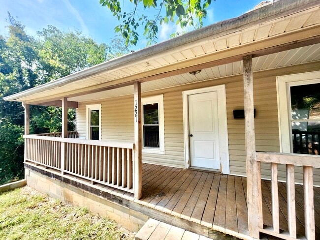 property at 1221 Swain St