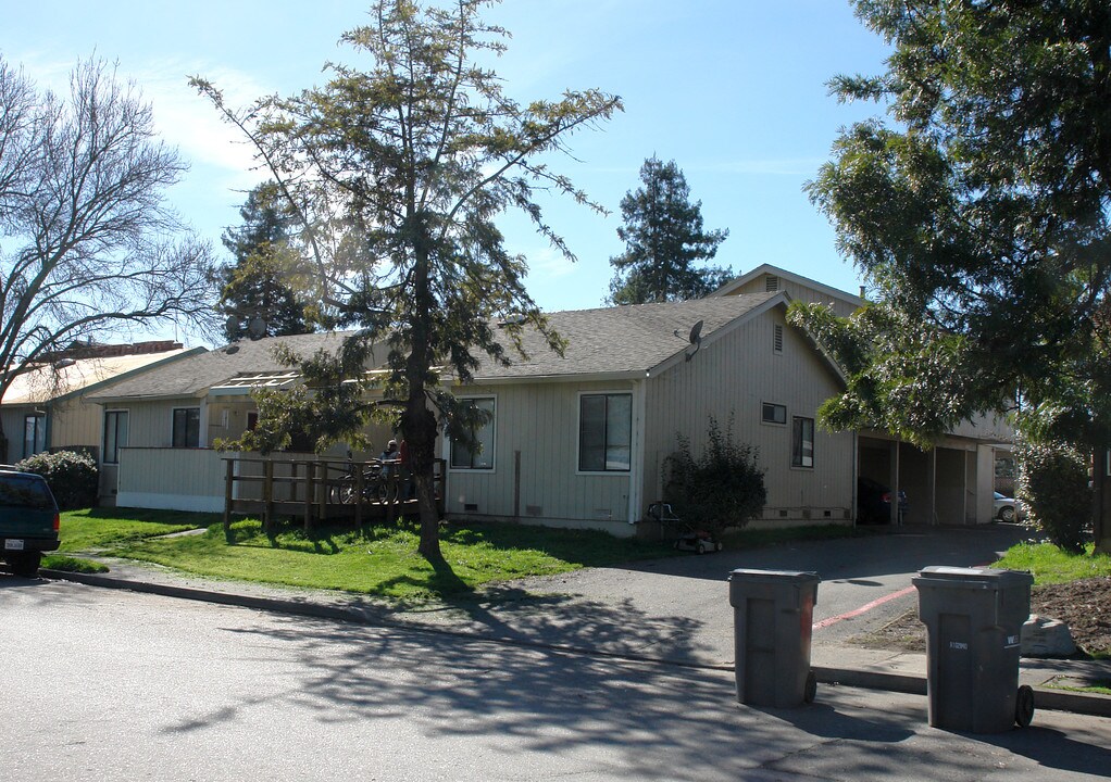 2557 Kenton Ct in Santa Rosa, CA - Building Photo