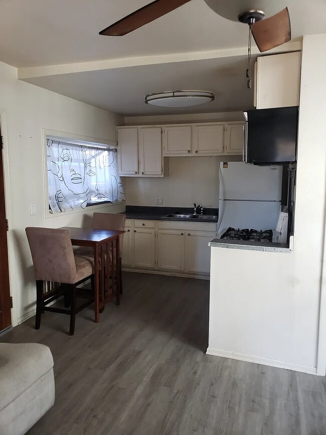 property at 11831 Jefferson Blvd