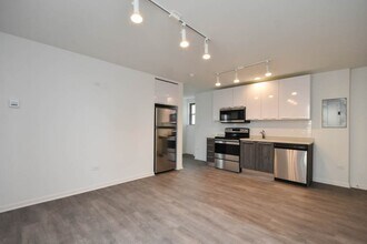 940 W Winona St in Chicago, IL - Building Photo - Building Photo