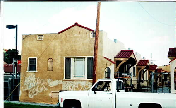 2328-2332 3/4 Johnston St in Los Angeles, CA - Building Photo