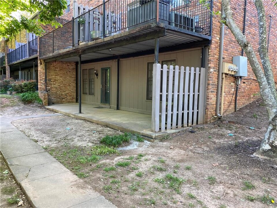 3085 Colonial Way in Atlanta, GA - Building Photo