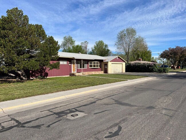1004 N Broadway Ave in Riverton, WY - Building Photo - Building Photo