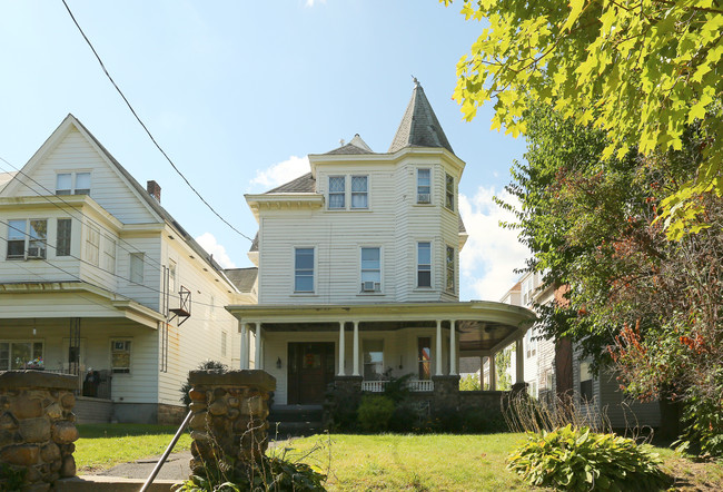 1204 Union St in Schenectady, NY - Building Photo - Building Photo