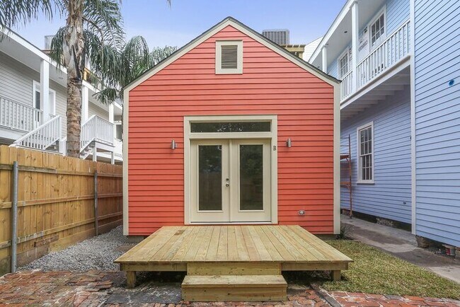 1832 Baronne St in New Orleans, LA - Foto de edificio - Building Photo