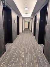 8 Wellesley St W in Toronto, ON - Building Photo - Building Photo