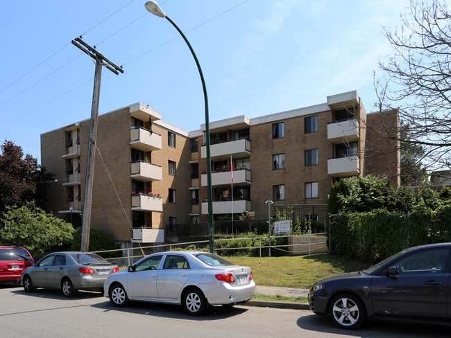 Maple Crest Apartments