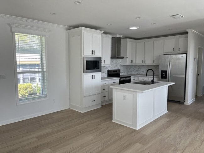 7815 Lakeshore Dr in Ellenton, FL - Building Photo - Building Photo