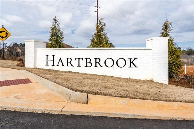 2 Story Townhome in Hartbrook, Very Close to HWY280 in Opelika, AL - Building Photo - Building Photo