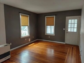 16 Lilley St in Manchester, CT - Building Photo - Building Photo