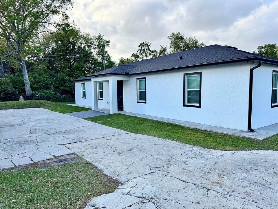 9864 4th Ave in Orlando, FL - Building Photo