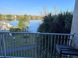 5065 Wiles Rd in Coconut Creek, FL - Building Photo