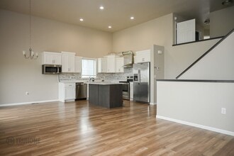 5912 Lou Ann St in Grand Forks, ND - Building Photo - Building Photo