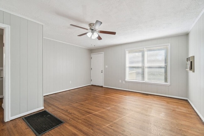 1921 Westchester Dr in The Village, OK - Building Photo - Building Photo