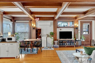 11 Winthrop Rd in West Hartford, CT - Building Photo - Building Photo