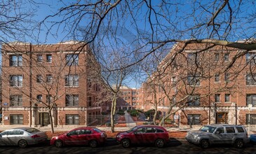 2907 N Mildred, Unit 2904-03 in Chicago, IL - Building Photo - Building Photo