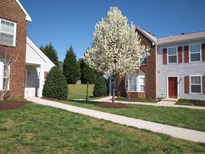 Rohoic Wood Apartments and Townhomes in Petersburg, VA - Building Photo - Building Photo