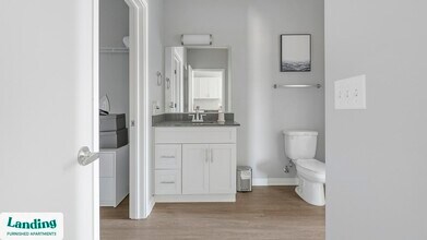 5040 Linbar Dr, Unit 341 in Nashville, TN - Building Photo - Building Photo