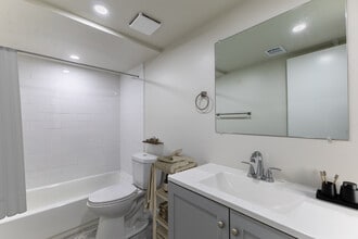 The Colony Apartments in Wilmington, DE - Foto de edificio - Building Photo