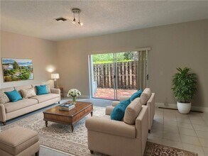 16045 Emerald Cove Rd, Unit 20204 in Weston, FL - Building Photo - Building Photo