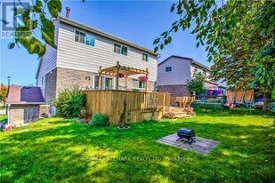 928 Wayne Dr in Newmarket, ON - Building Photo