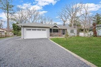 257 Southlawn Ave in Central Islip, NY - Building Photo - Building Photo