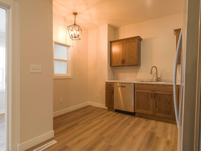 821 Jefferson Ave in Albert Lea, MN - Foto de edificio - Building Photo