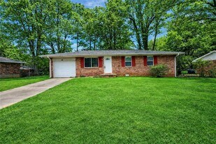 722 Tara Cir SE in Atlanta, GA - Building Photo