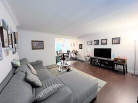 141 Nassau Ln, Unit Main in Island Park, NY - Building Photo