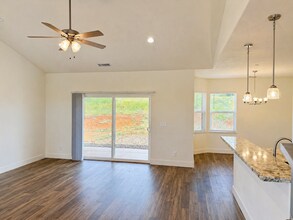 6166 Oliver Rd in Paradise, CA - Building Photo - Building Photo