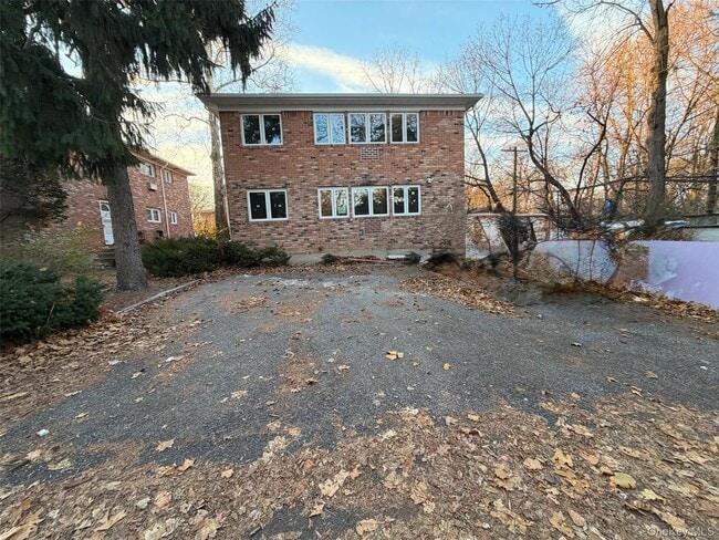 property at 16 Cornwall Ln