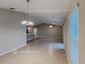 365 SW Ridgecrest Dr in Port St. Lucie, FL - Foto de edificio - Building Photo