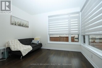 2 Rosanne Cir in Wasaga Beach, ON - Building Photo - Building Photo