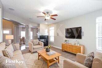 5928 Aldridge Dr in Whitestown, IN - Foto de edificio - Building Photo