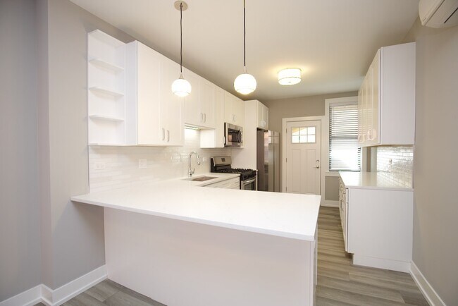 3938 N Janssen Ave, Unit N3 in Chicago, IL - Building Photo - Building Photo