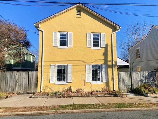 1115 Winchester St in Fredericksburg, VA - Foto de edificio - Building Photo