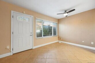 7555 Linda Vista Rd in San Diego, CA - Building Photo - Building Photo