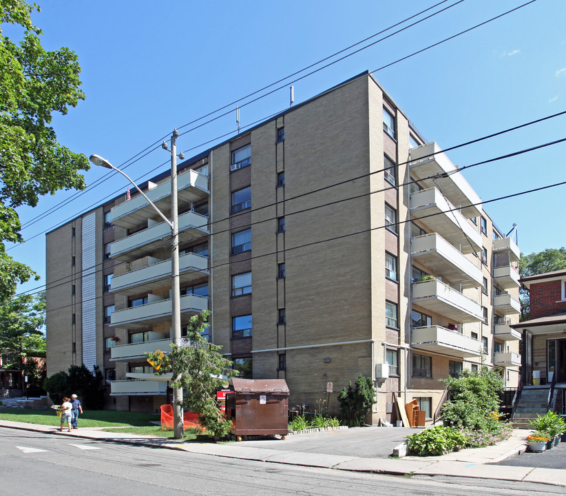 Cedar Tower in Toronto, ON - Building Photo