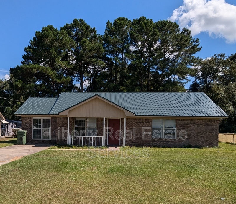 747 Madison Dr in Hinesville, GA - Building Photo