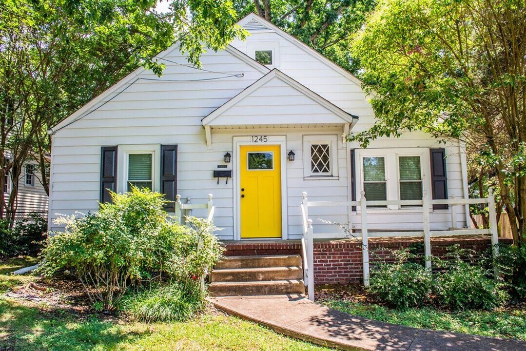 1245 S Hawthorne Rd in Winston-Salem, NC - Building Photo