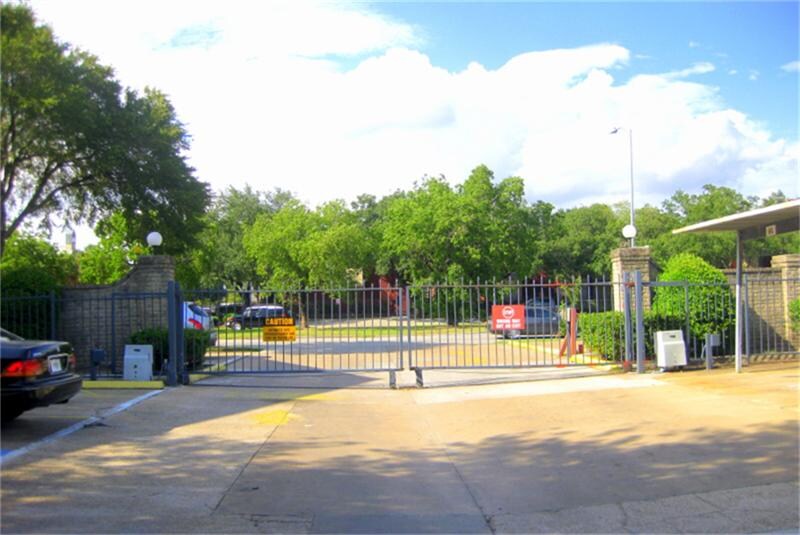 8201 Richmond Ave. in Houston, TX - Building Photo