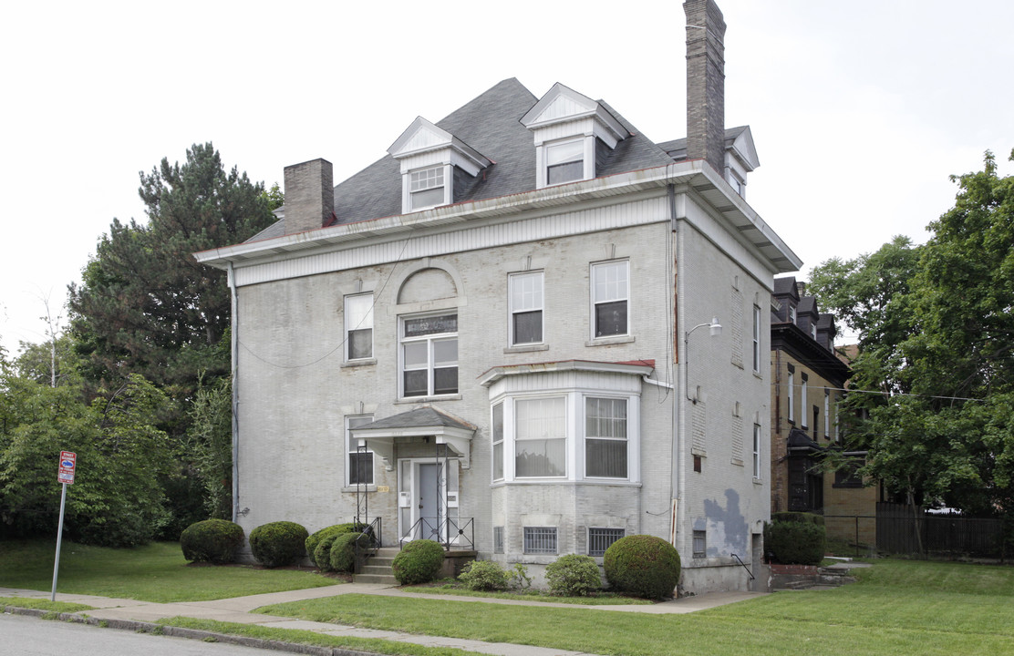 5550 Baywood St in Pittsburgh, PA - Foto de edificio