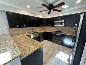 6851 Pentland Way in Ft. Myers, FL - Building Photo - Building Photo